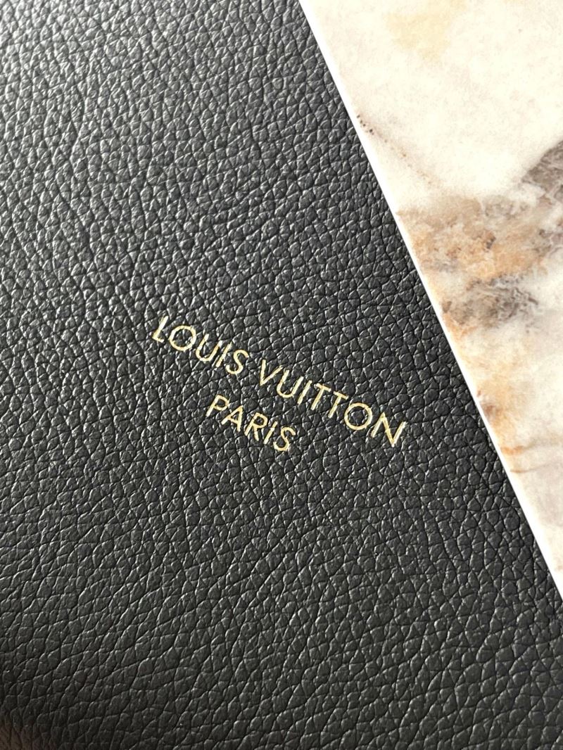 Louis Vuitton Hobo Bags